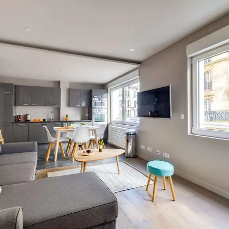 Modern And Airy Flat Sleeps 4 Paryż